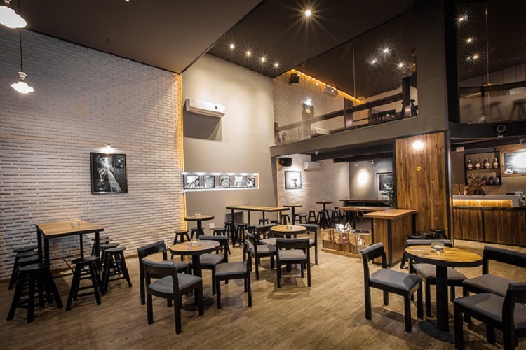 Mẫu đèn led downlight âm trần cho quán cafe