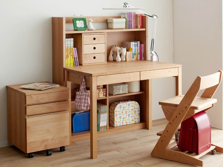 Chọn lựa chất liệu bàn học cần bảo đảm an toàn cho trẻ