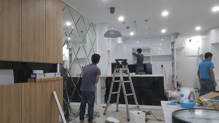 Bạn cần tiến hành tháo dỡ các vật dụng nội thất nếu cần thiết