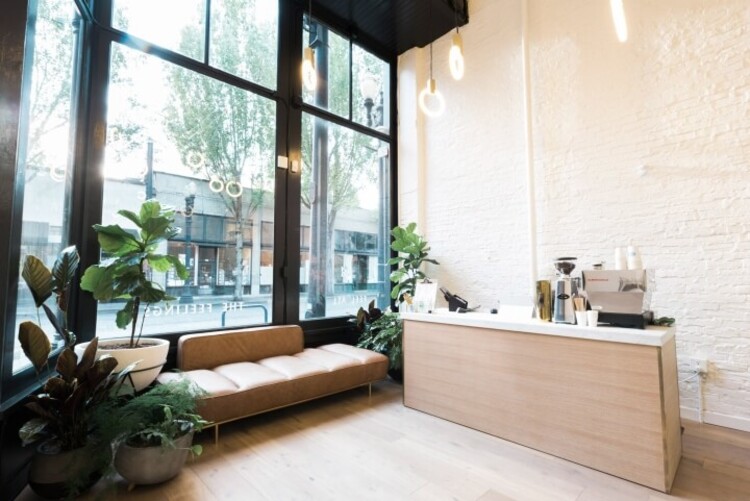 Không gian phía sau cần được bày trí gọn gàng