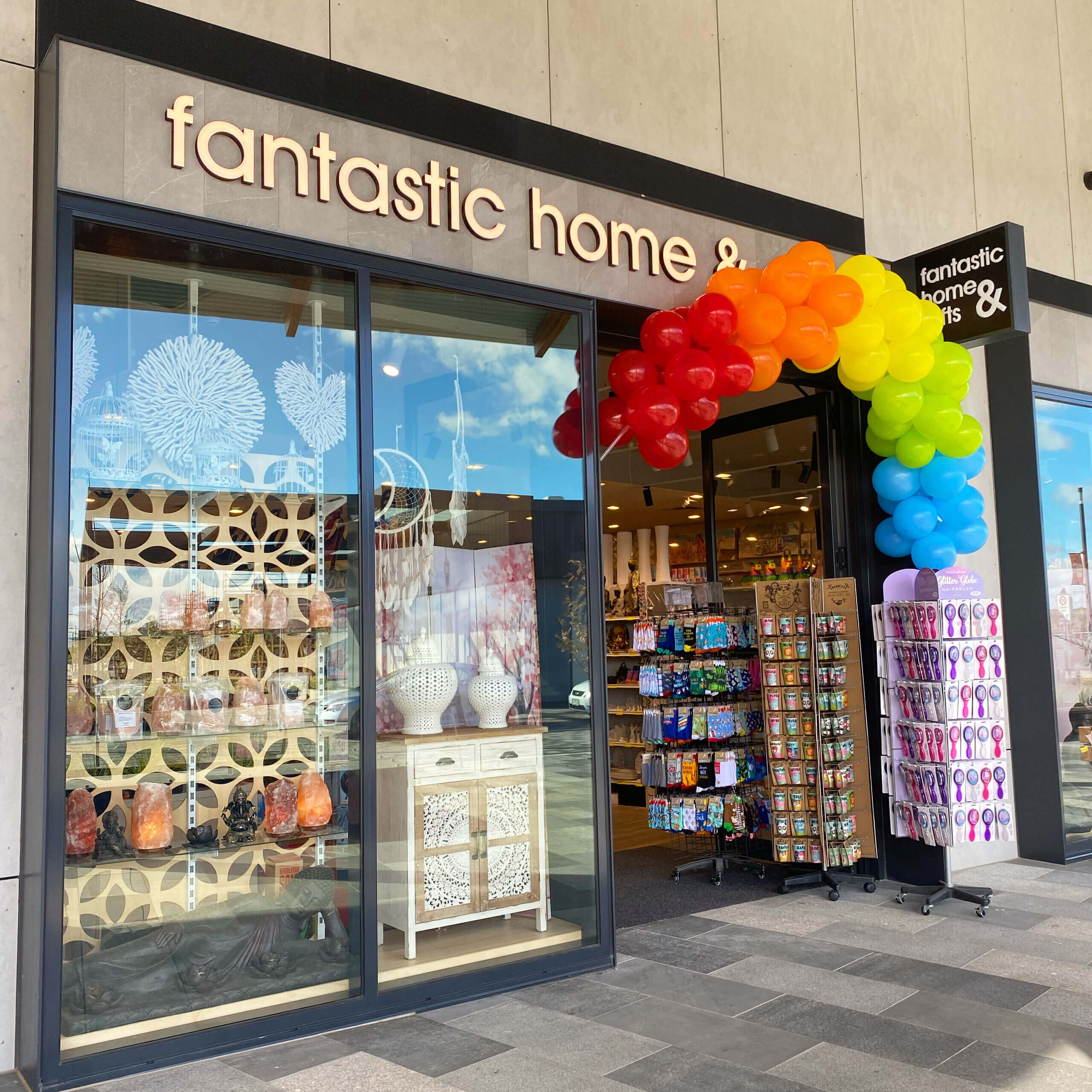 Nên đặt các sản phẩm hot ngay khu vực mặt tiền của shop