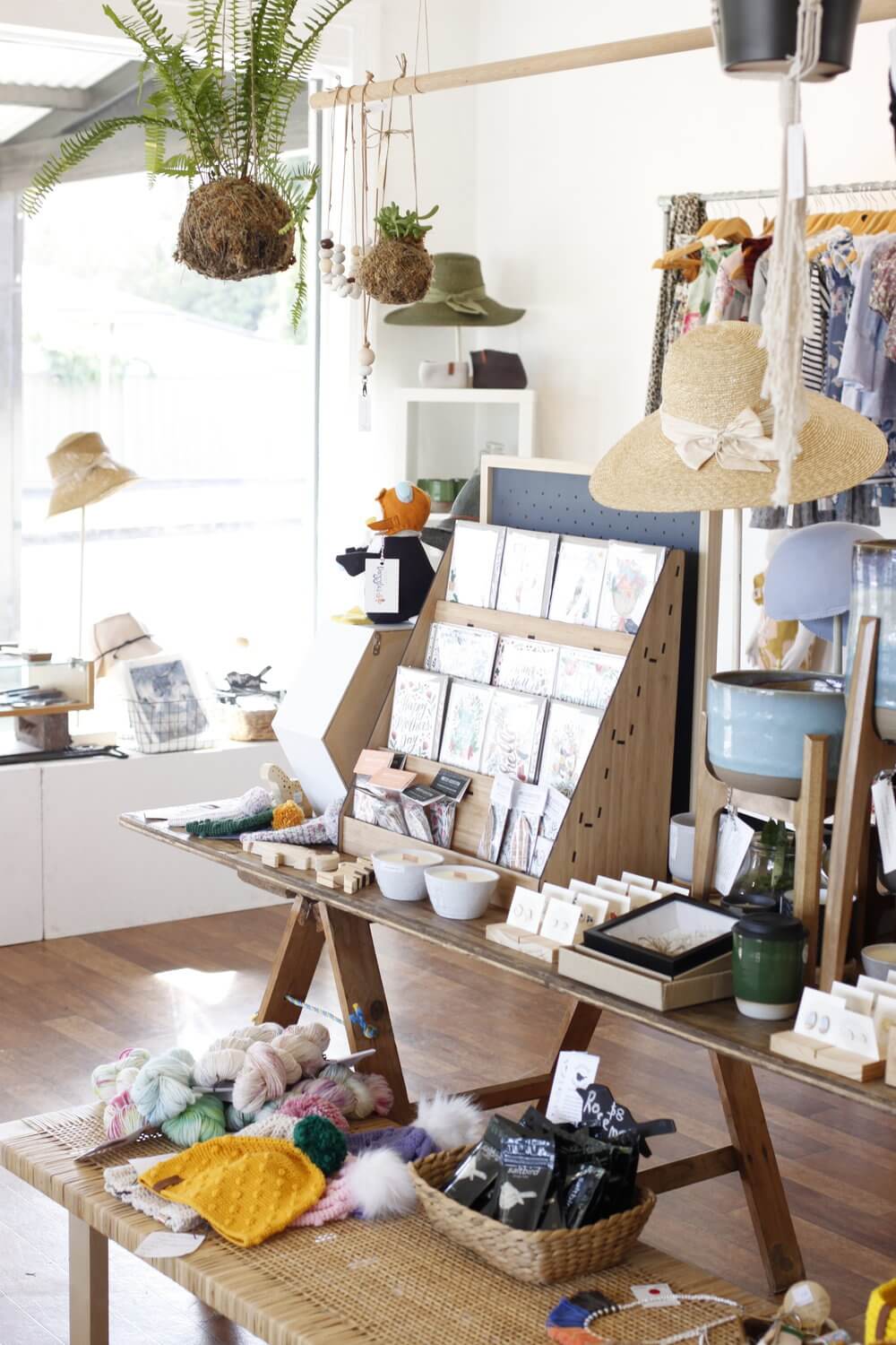 Tham khảo một vài mẫu thiết kế cửa hàng lưu niệm đẹp, ấn tượng