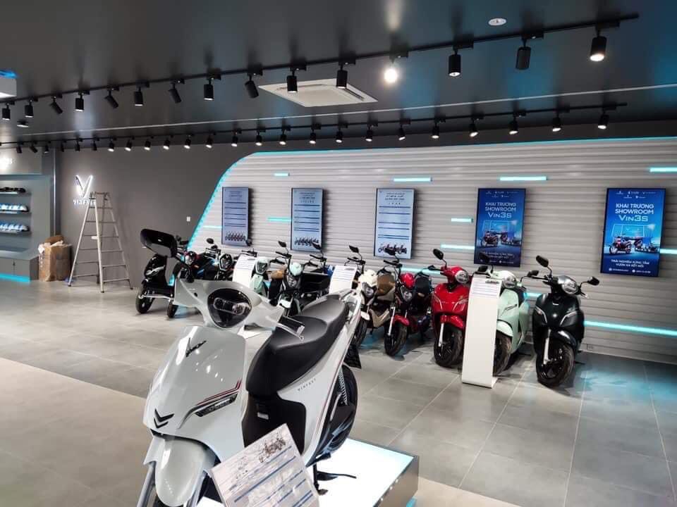 Thiết kế cửa hàng xe máy tối giản