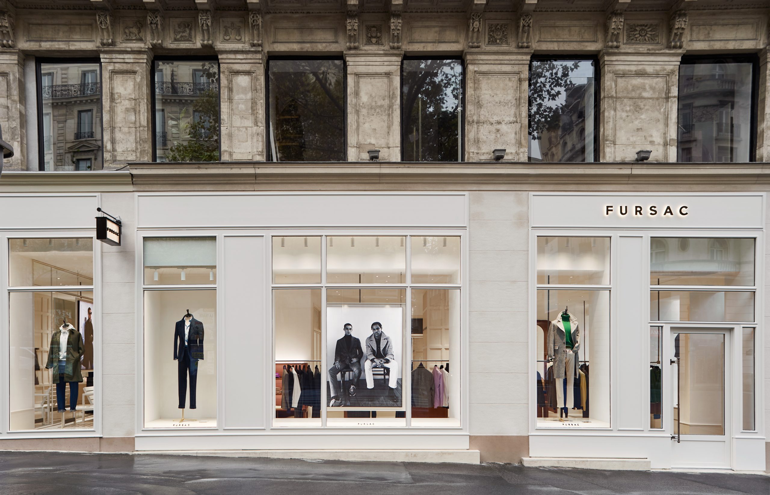 Thiết kế mặt tiền shop thời trang tối giản