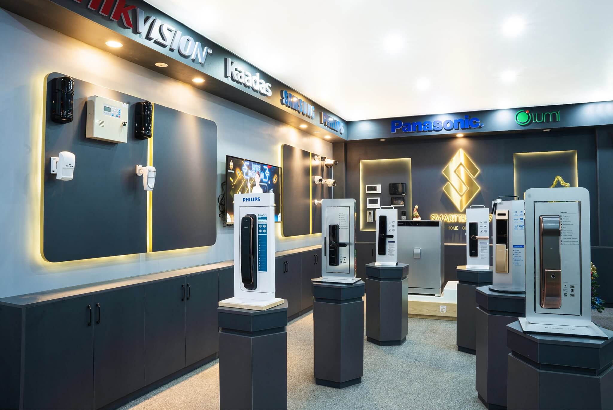 mẫu thiết kế cửa hàng khóa thẩm mỹ, thông minh, ấn tượng không nên bỏ qua