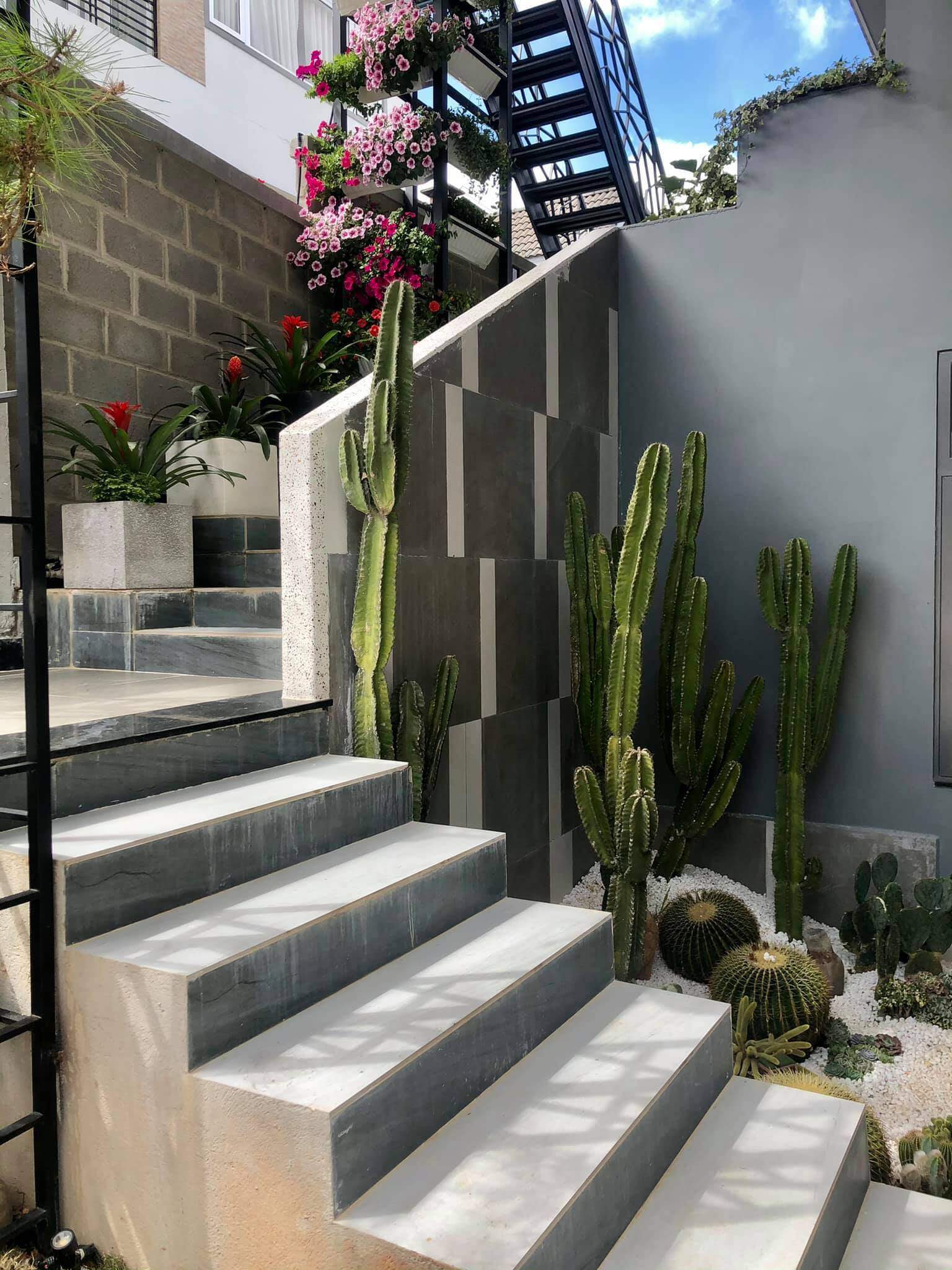 11+ thiết kế cầu thang trước mặt tiền nhà đẹp bắp, dễ thi công không nên bỏ qua