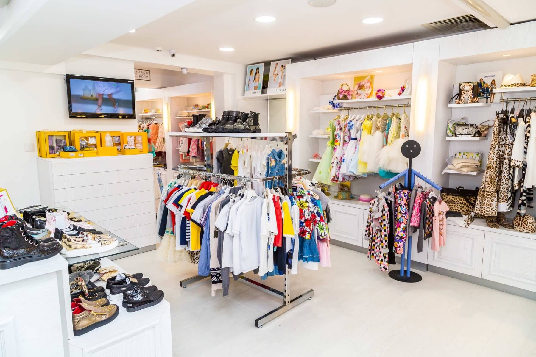 19+ mẫu trang trí shop quần áo trẻ em diện tích nhỏ siêu đẹp dành cho bạn