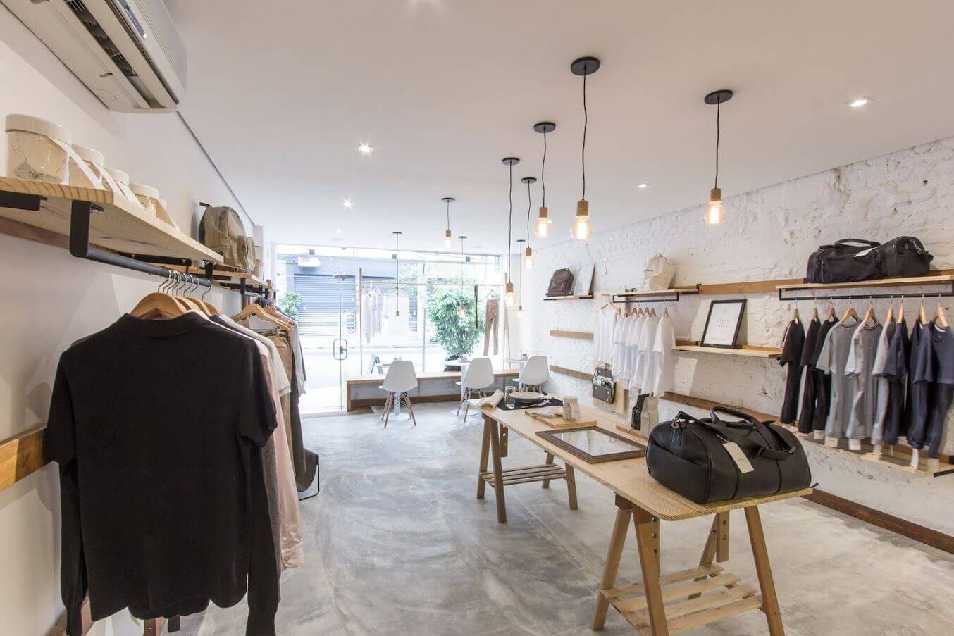 trang trí shop quần áo nam đẹp pendecor