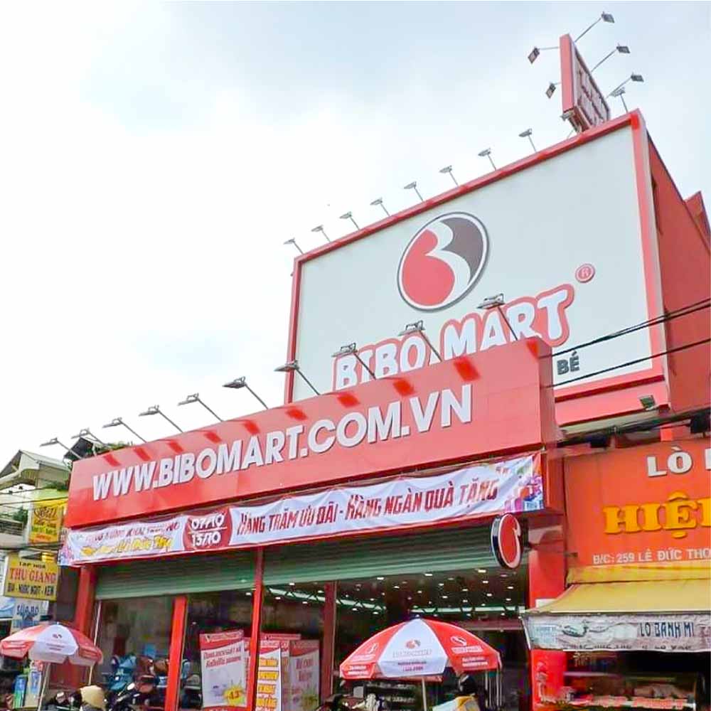 bảng hiệu shop mẹ và bé Pendecor