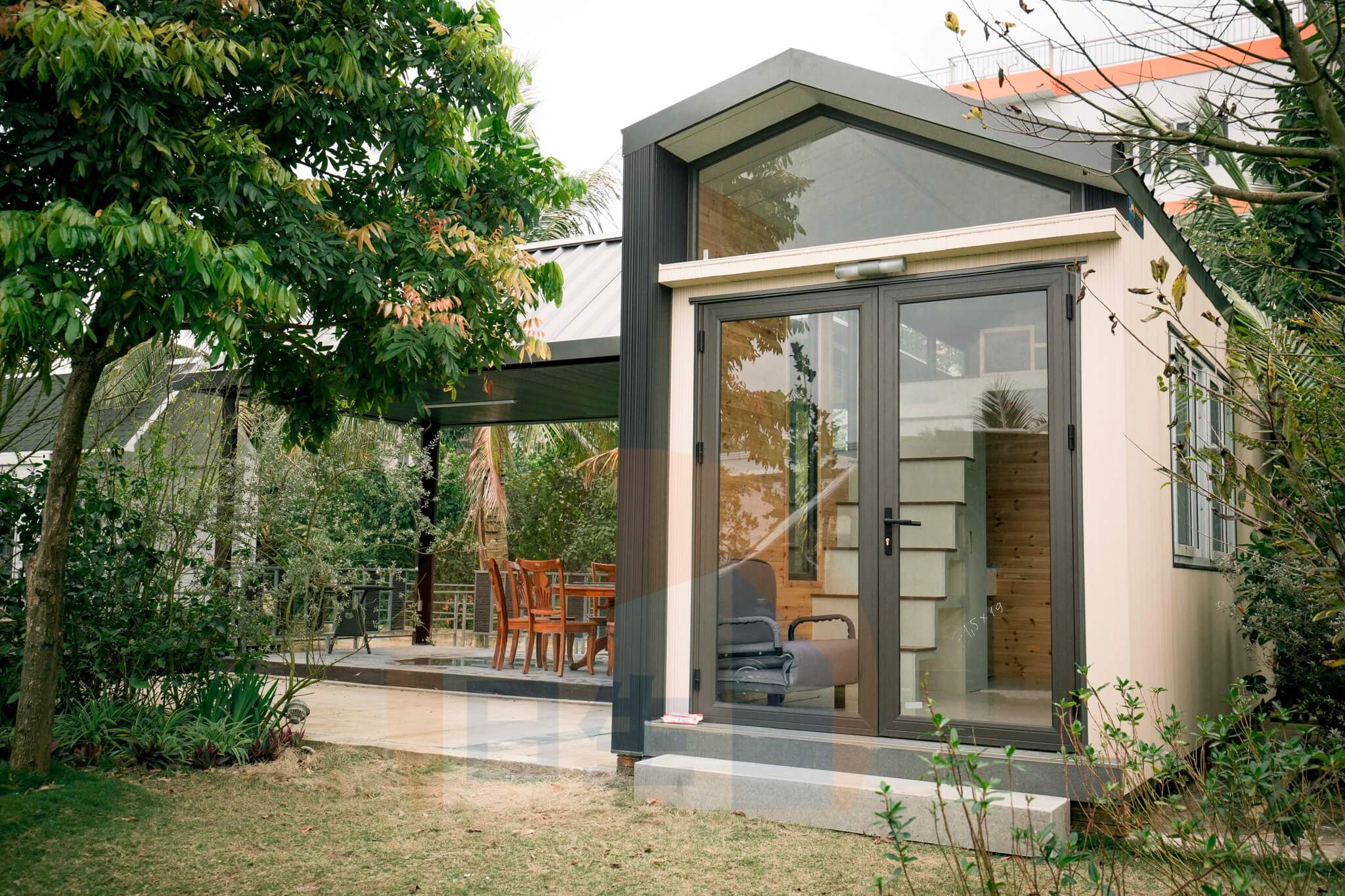 mặt tiền nhà phố có tầng lửng Pendecor